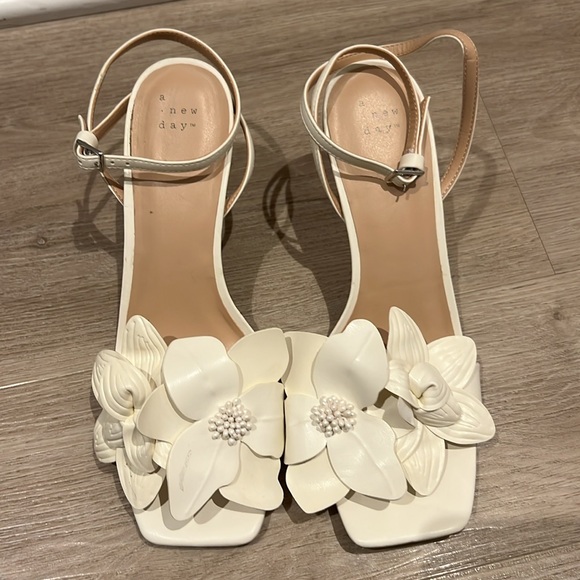 Target heels - Picture 2 of 3